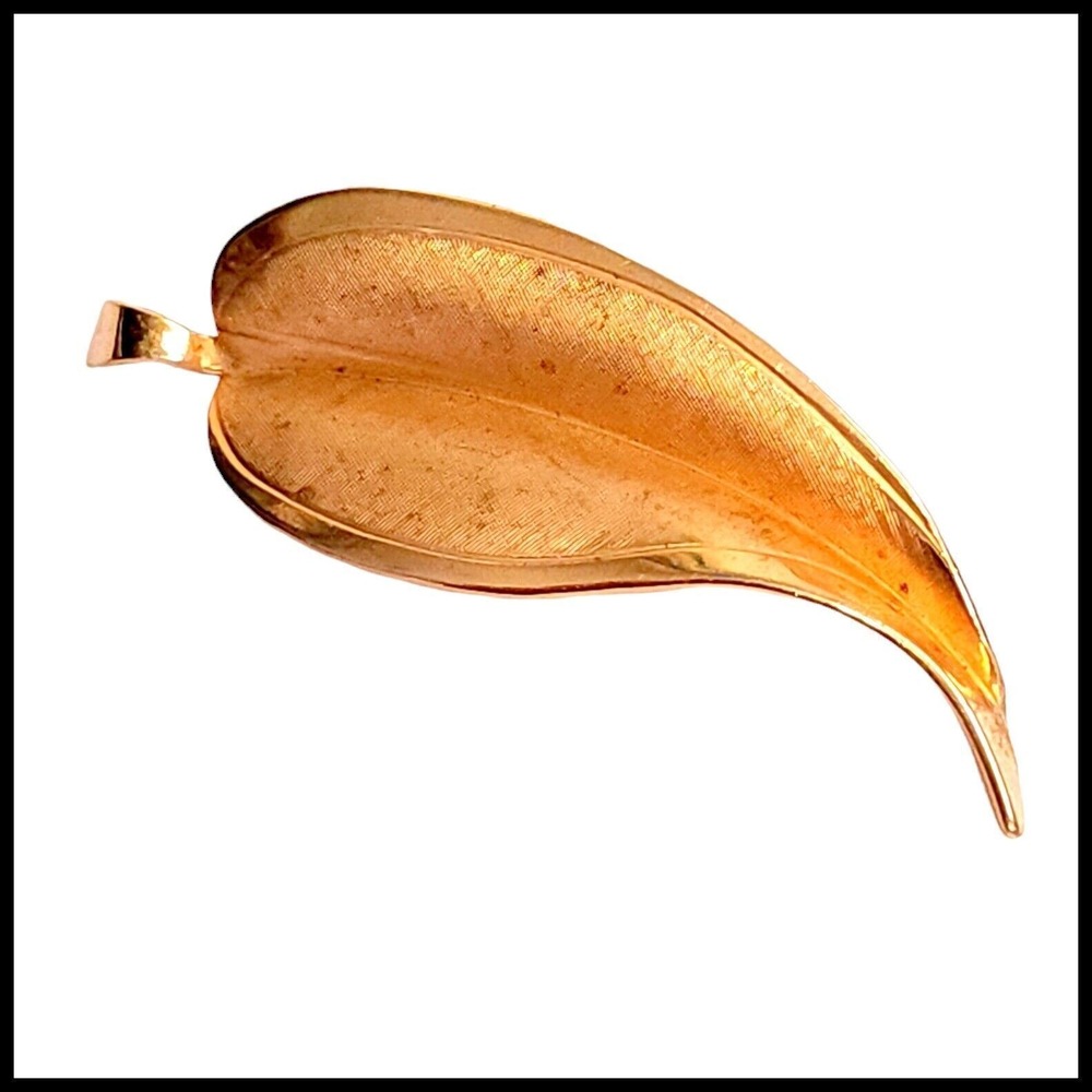Vintage Giovanni Gold Tone Leaf Pin Brooch Jewelry Scarf